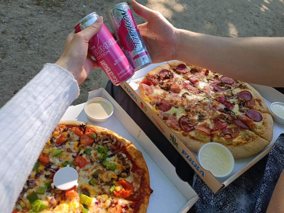 Pizza zusammen